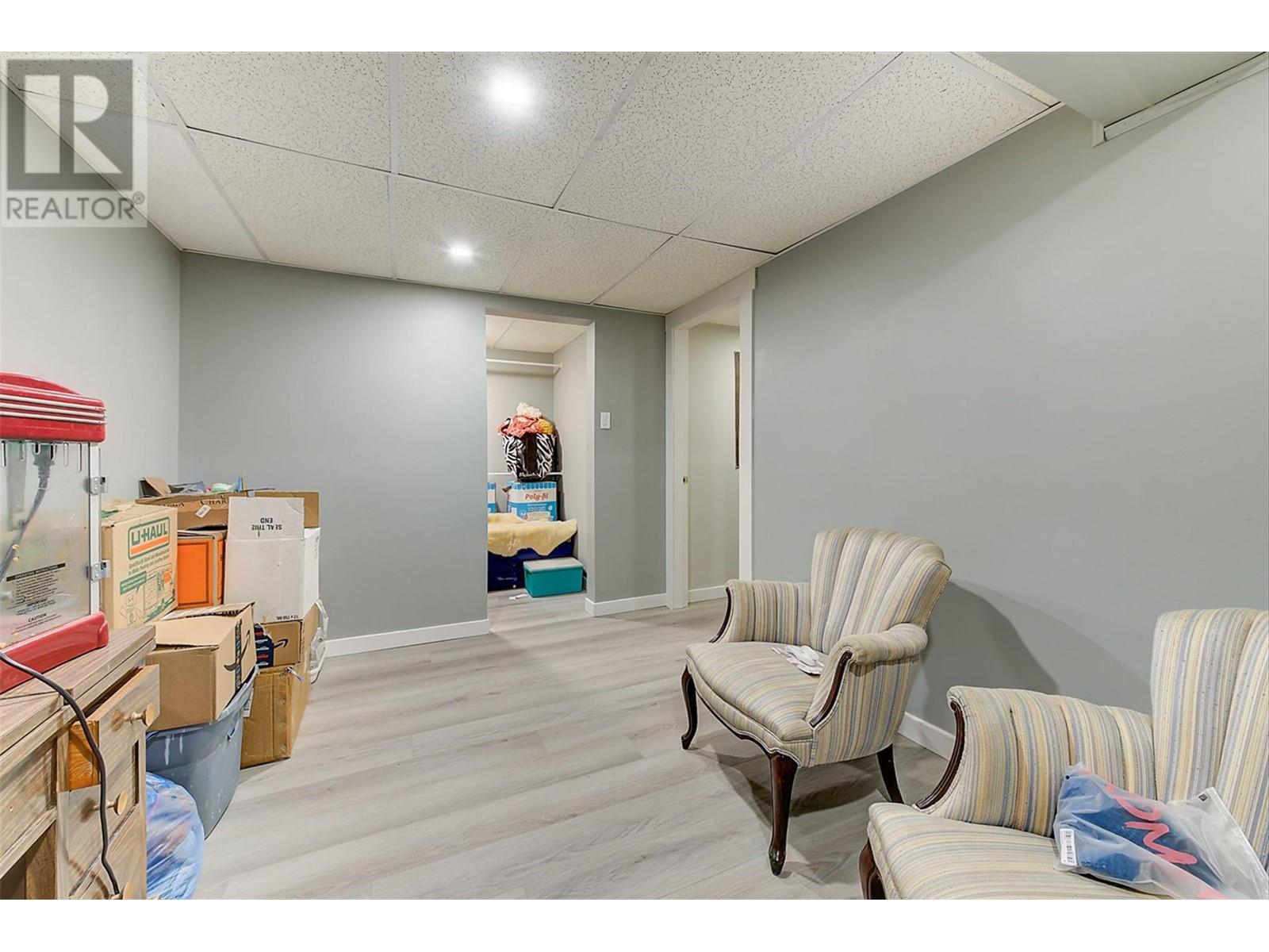 3004 37 STREET - Image 38