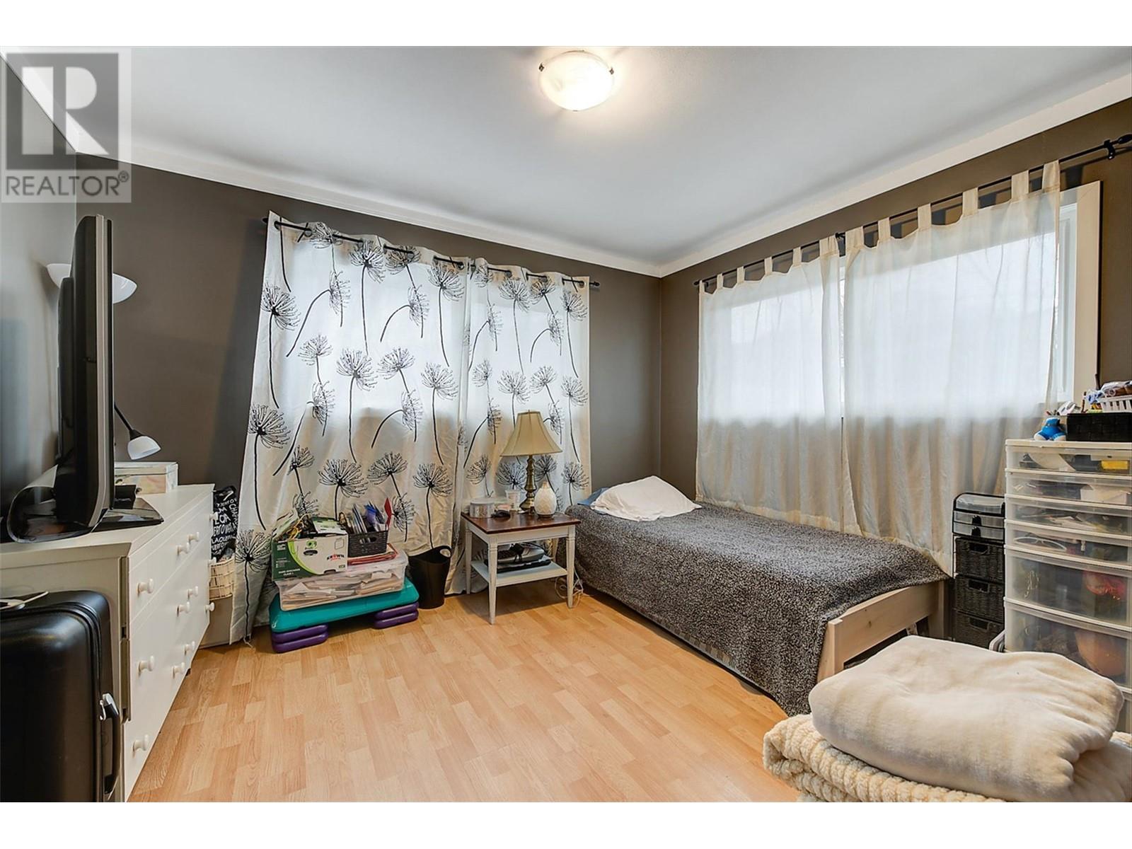 3004 37 STREET - Image 22