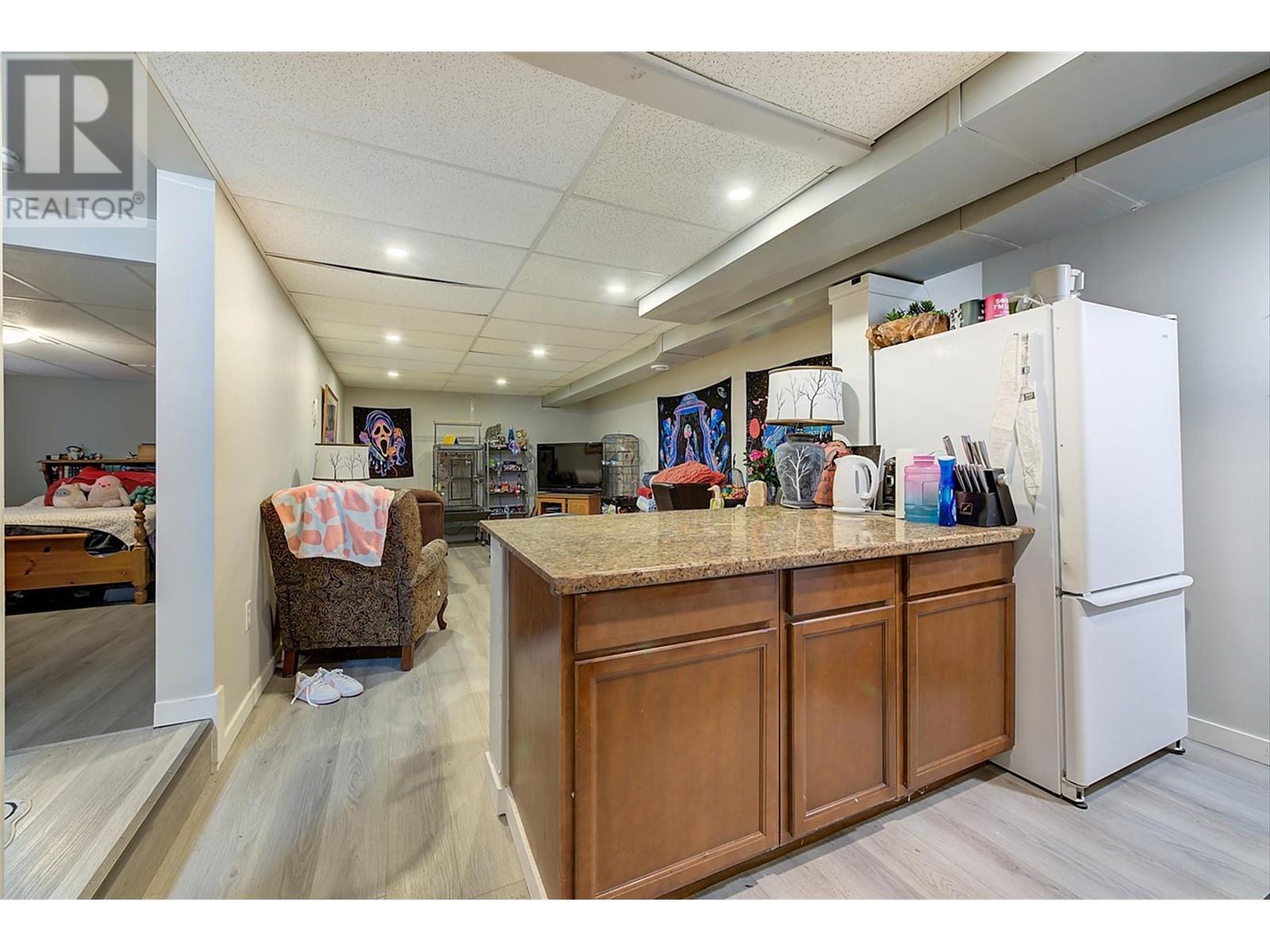 3004 37 STREET - Image 26