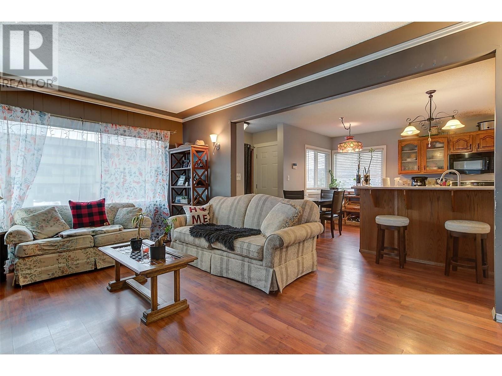 3004 37 STREET - Image 10