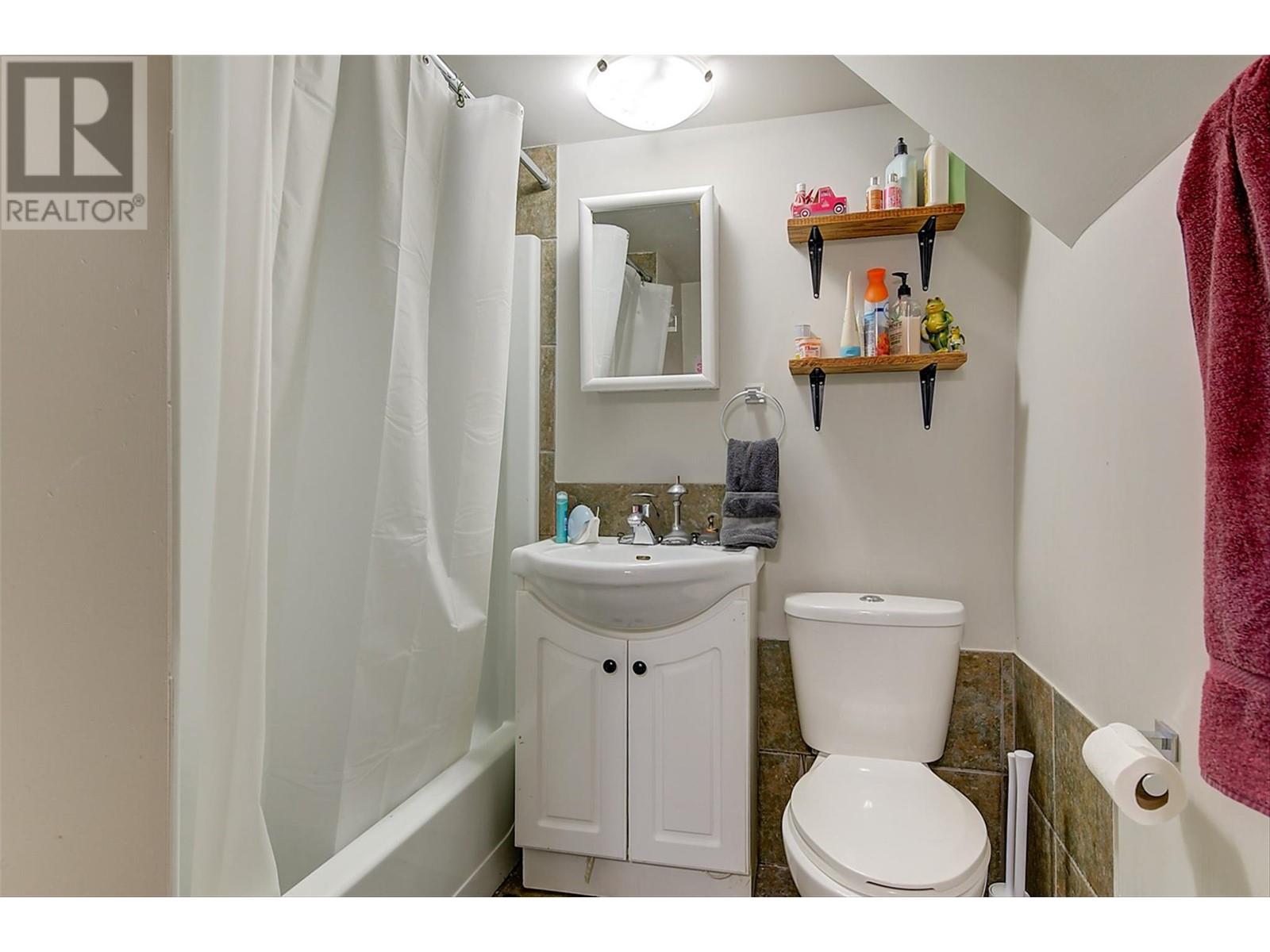 3004 37 STREET - Image 32