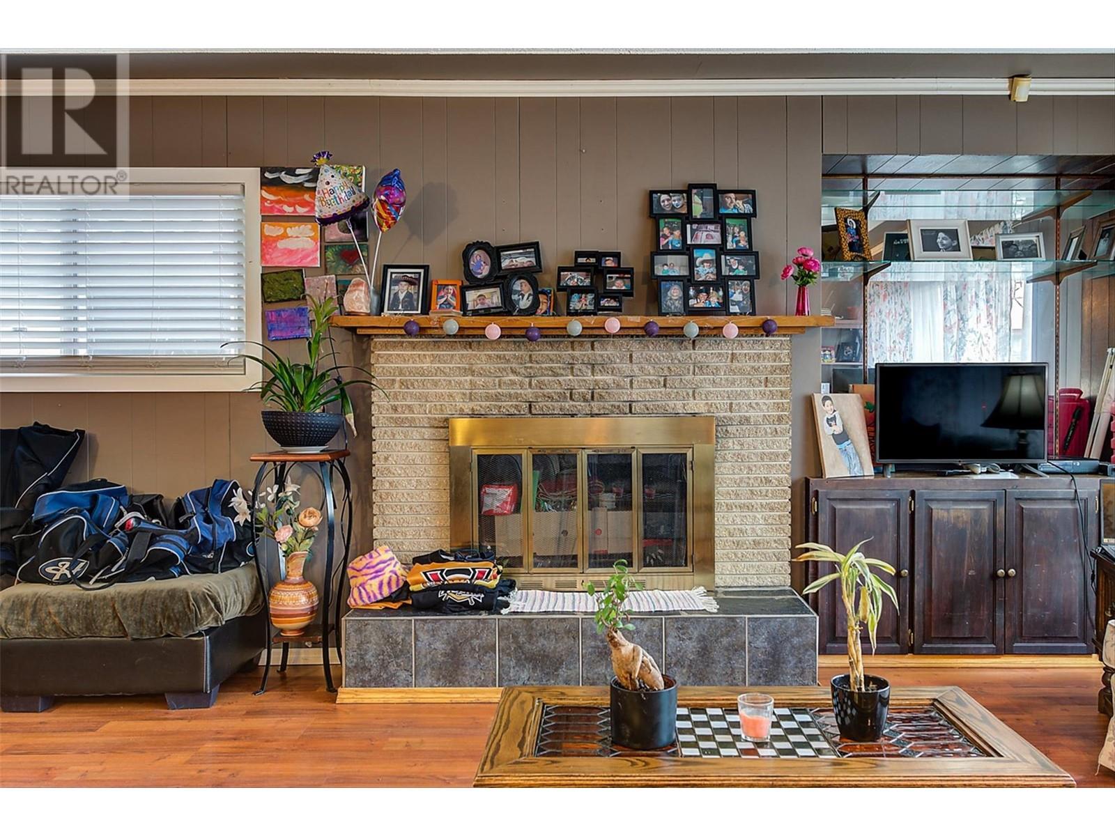 3004 37 STREET - Image 9