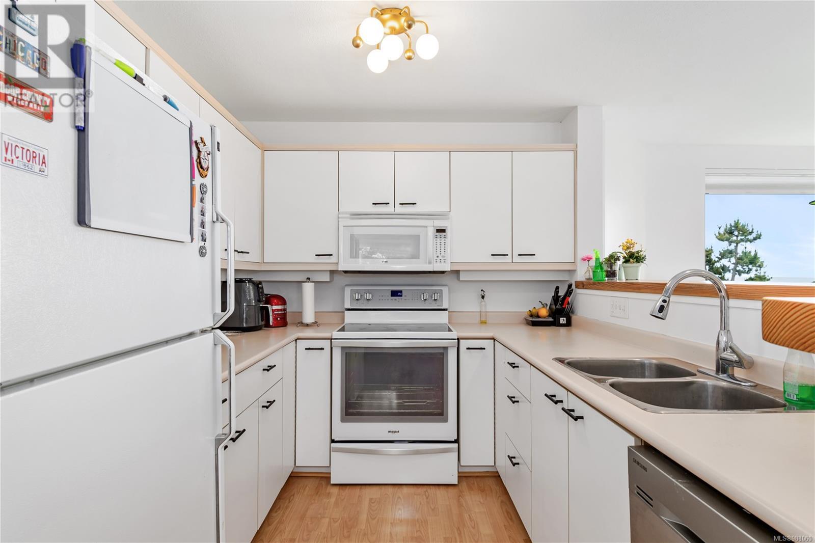 3210 27 Island Hwy S, Campbell River real estate listing 988060