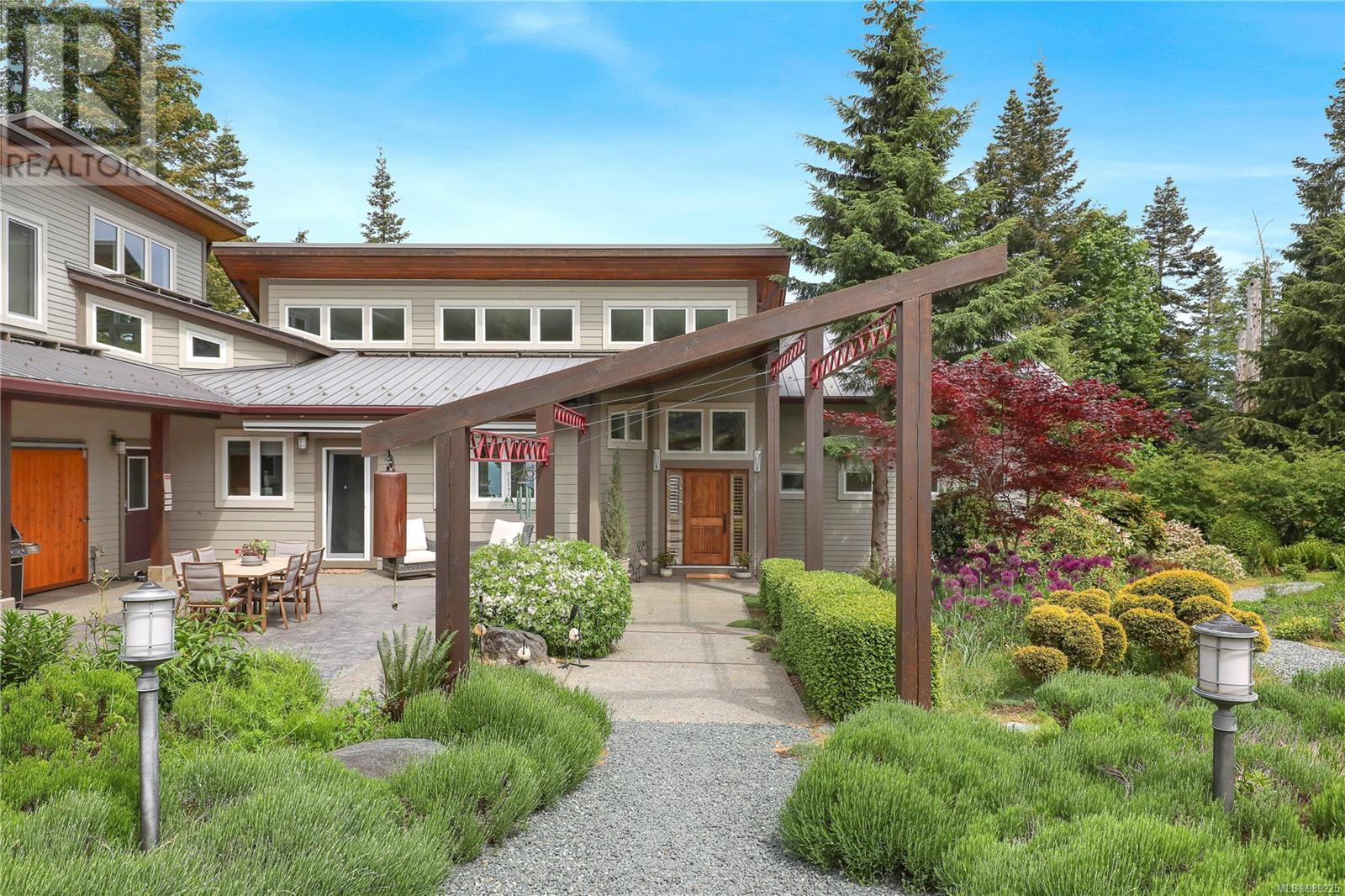 6520 Eagles Dr, Courtenay real estate listing 989225