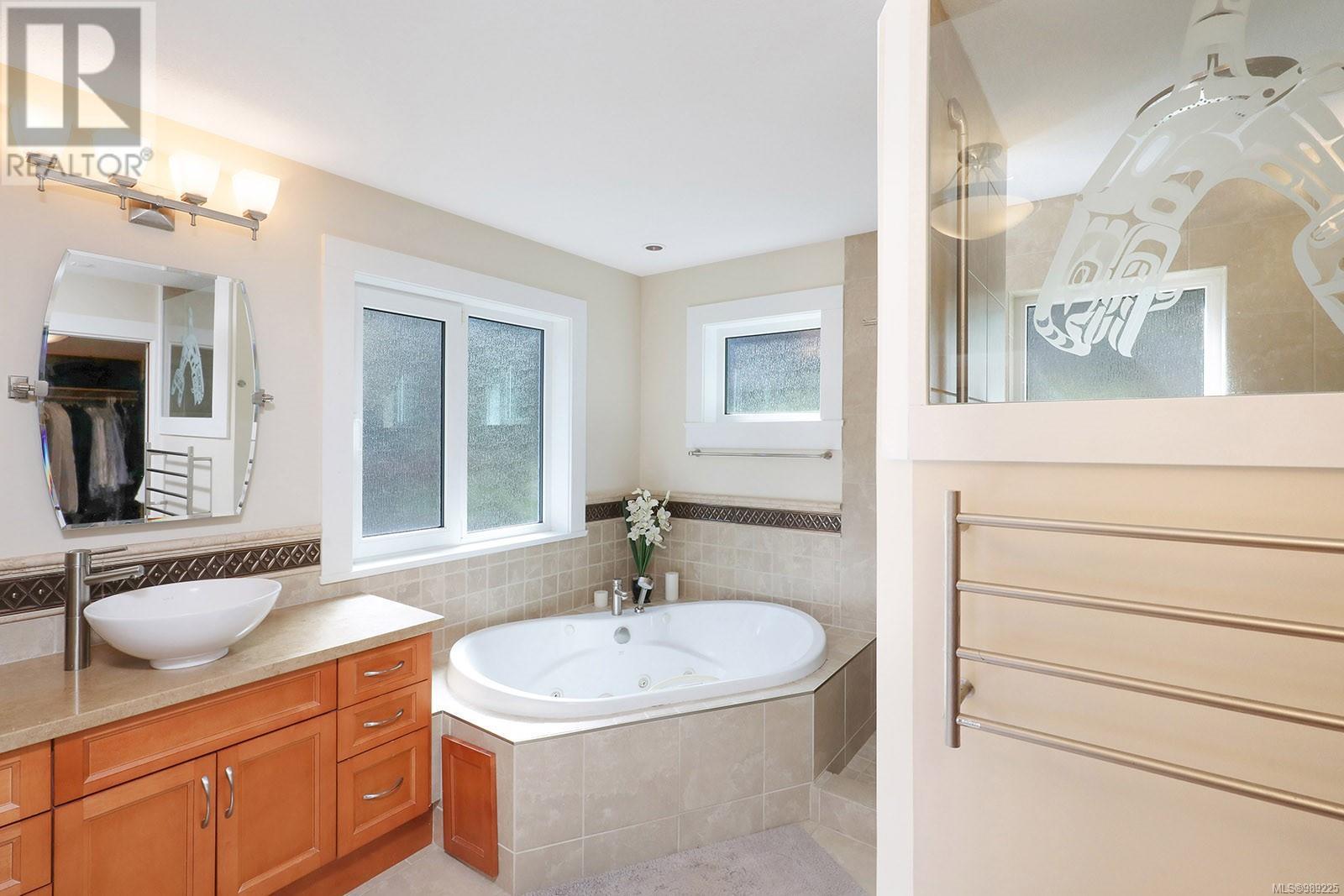 6520 Eagles Dr, Courtenay real estate listing 989225
