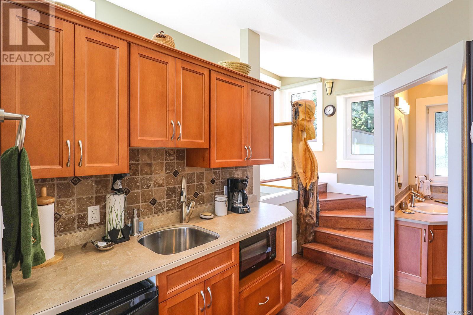6520 Eagles Dr, Courtenay real estate listing 989225