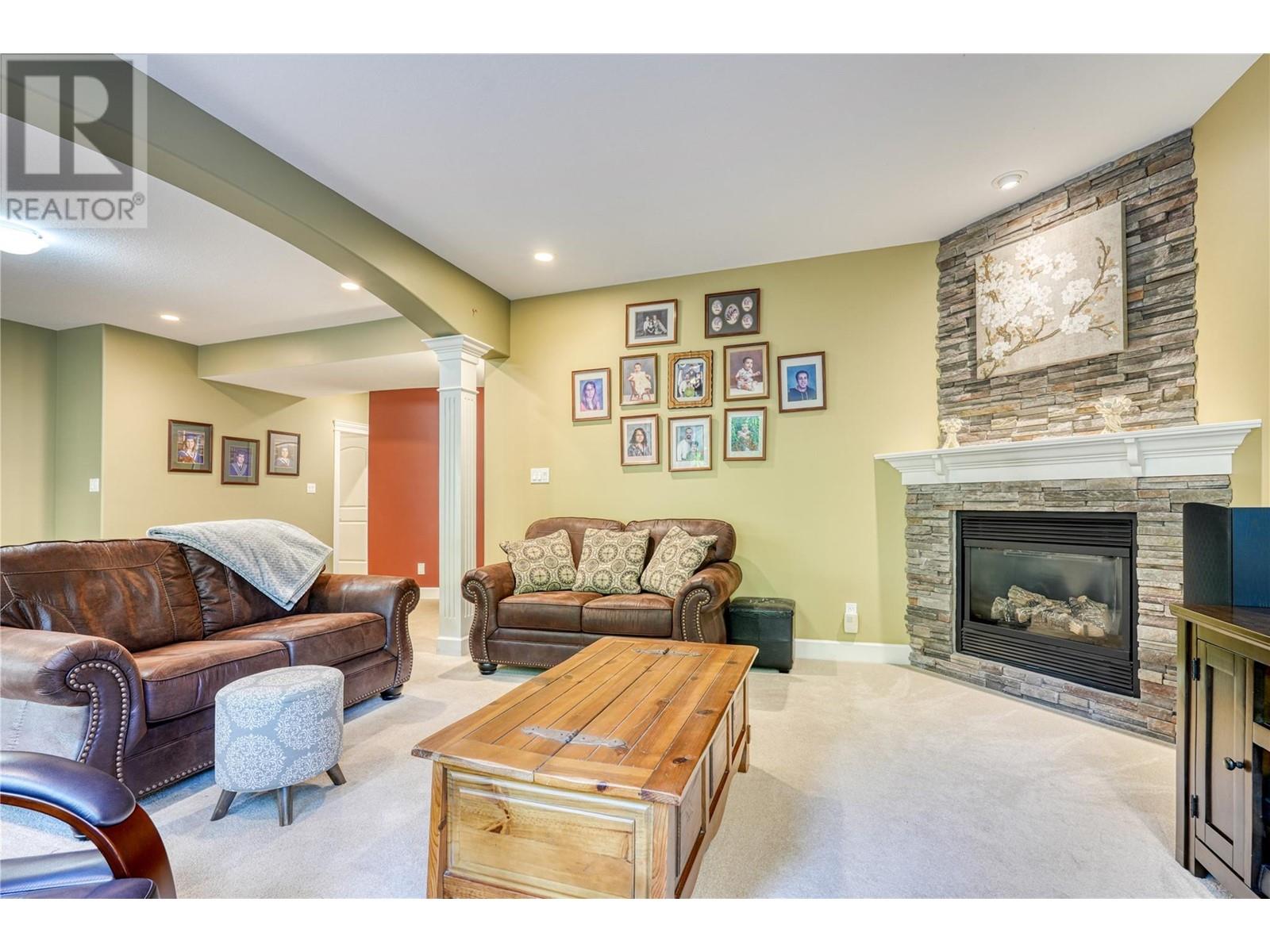 30 40 Kestrel Place, Vernon