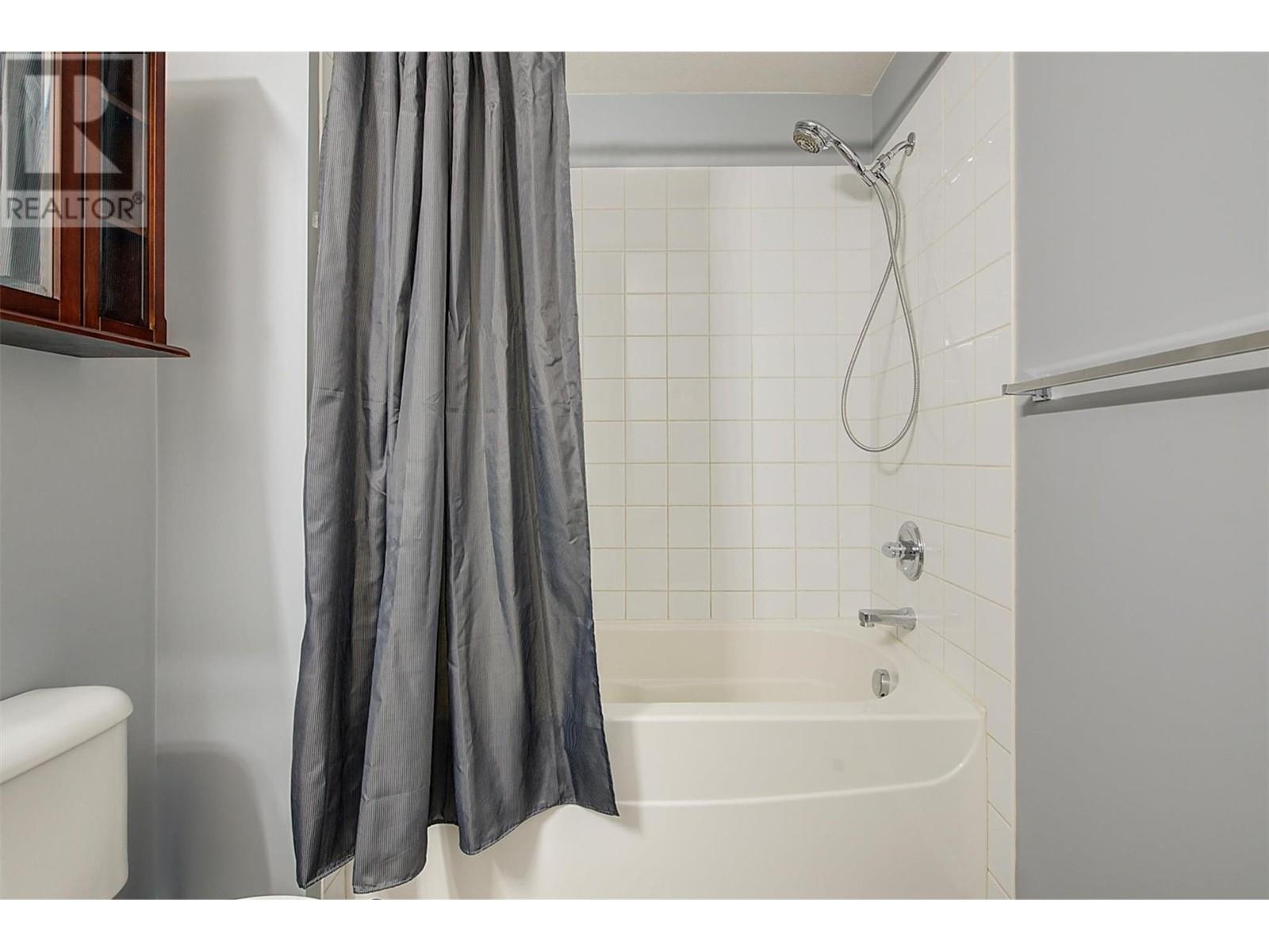 1417 1875 Country Club Drive, Kelowna