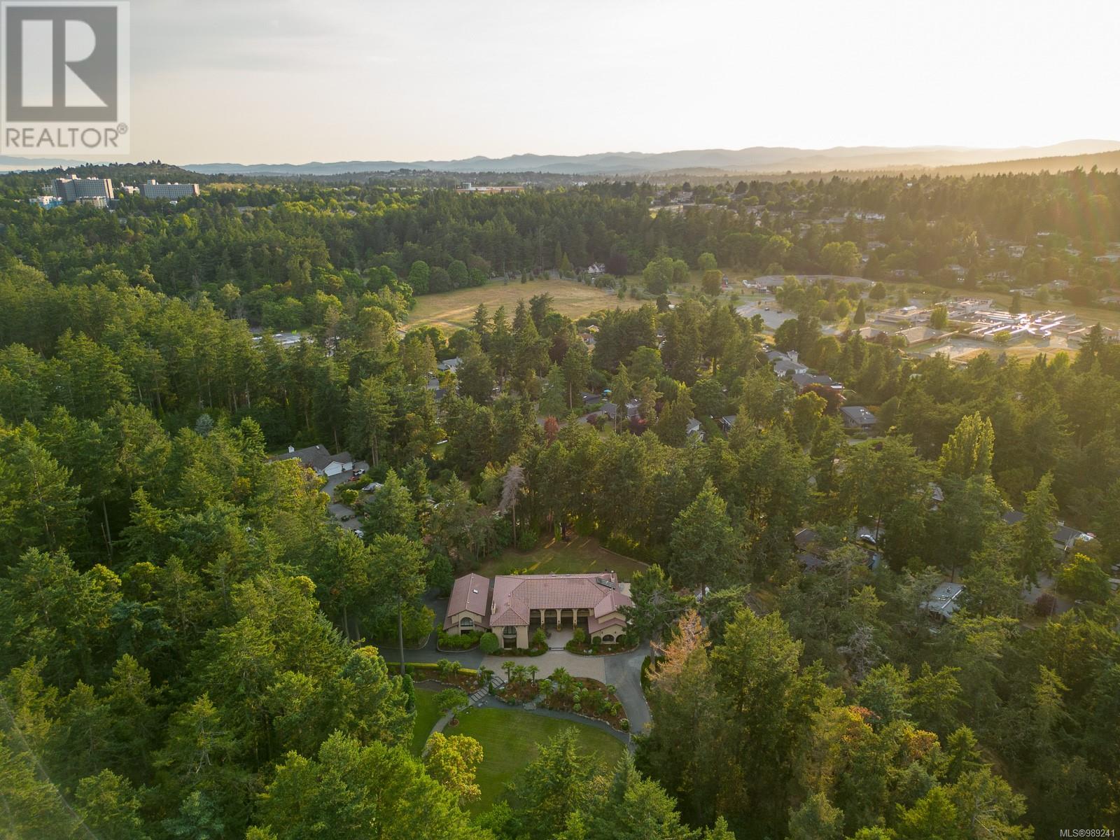 2495 Shannon Place, Saanich