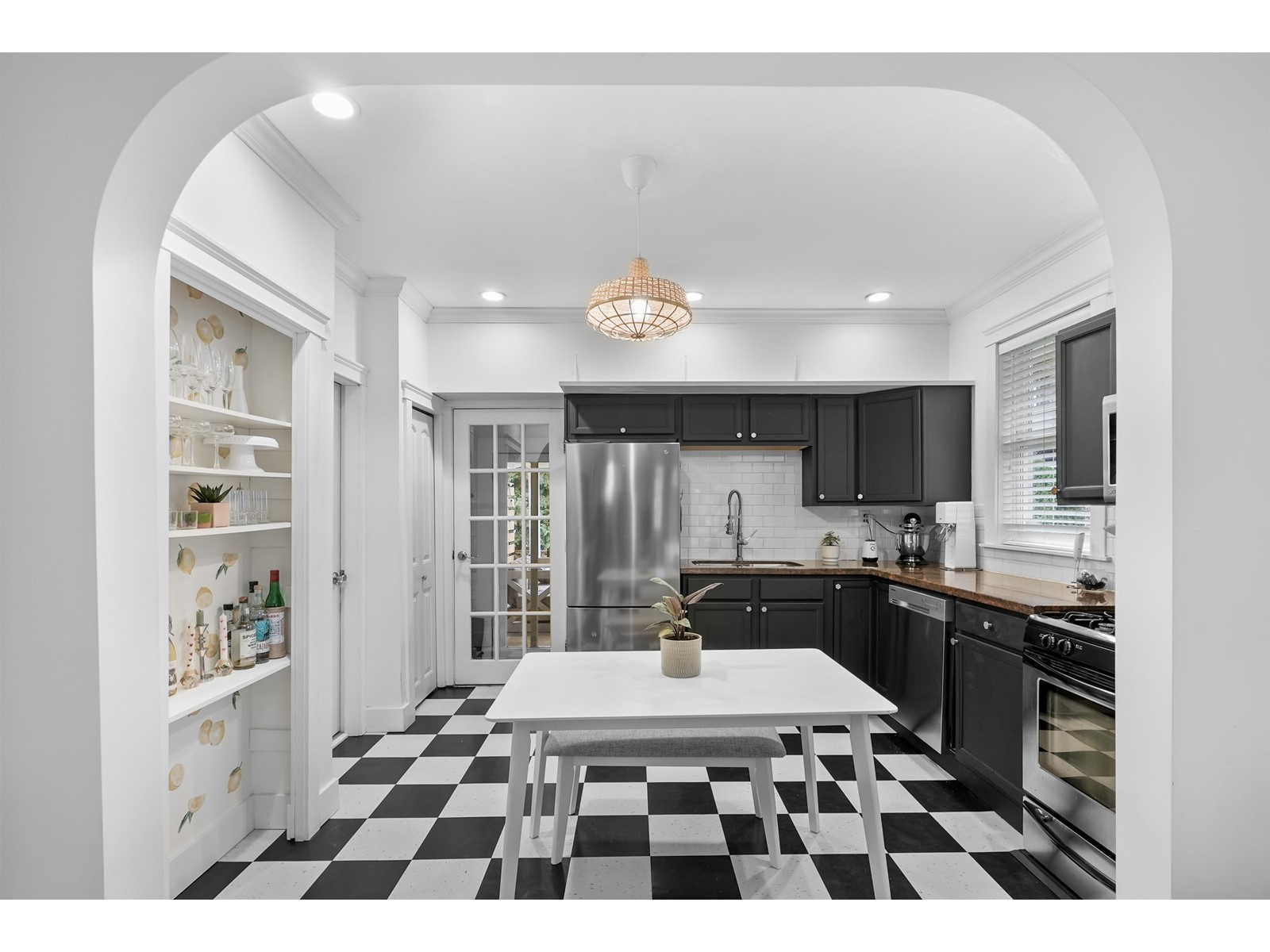 828 KENT STREET, White Rock real estate listing R2971553