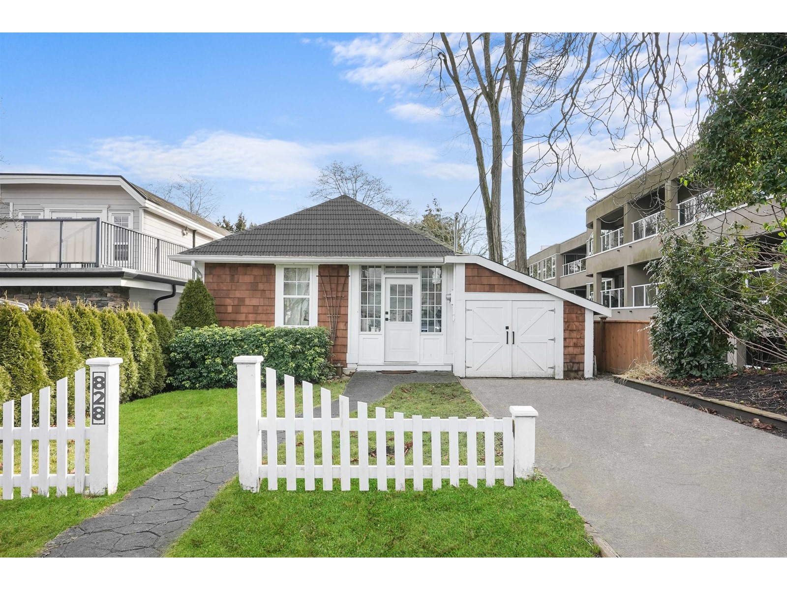828 KENT STREET, White Rock real estate listing R2971553
