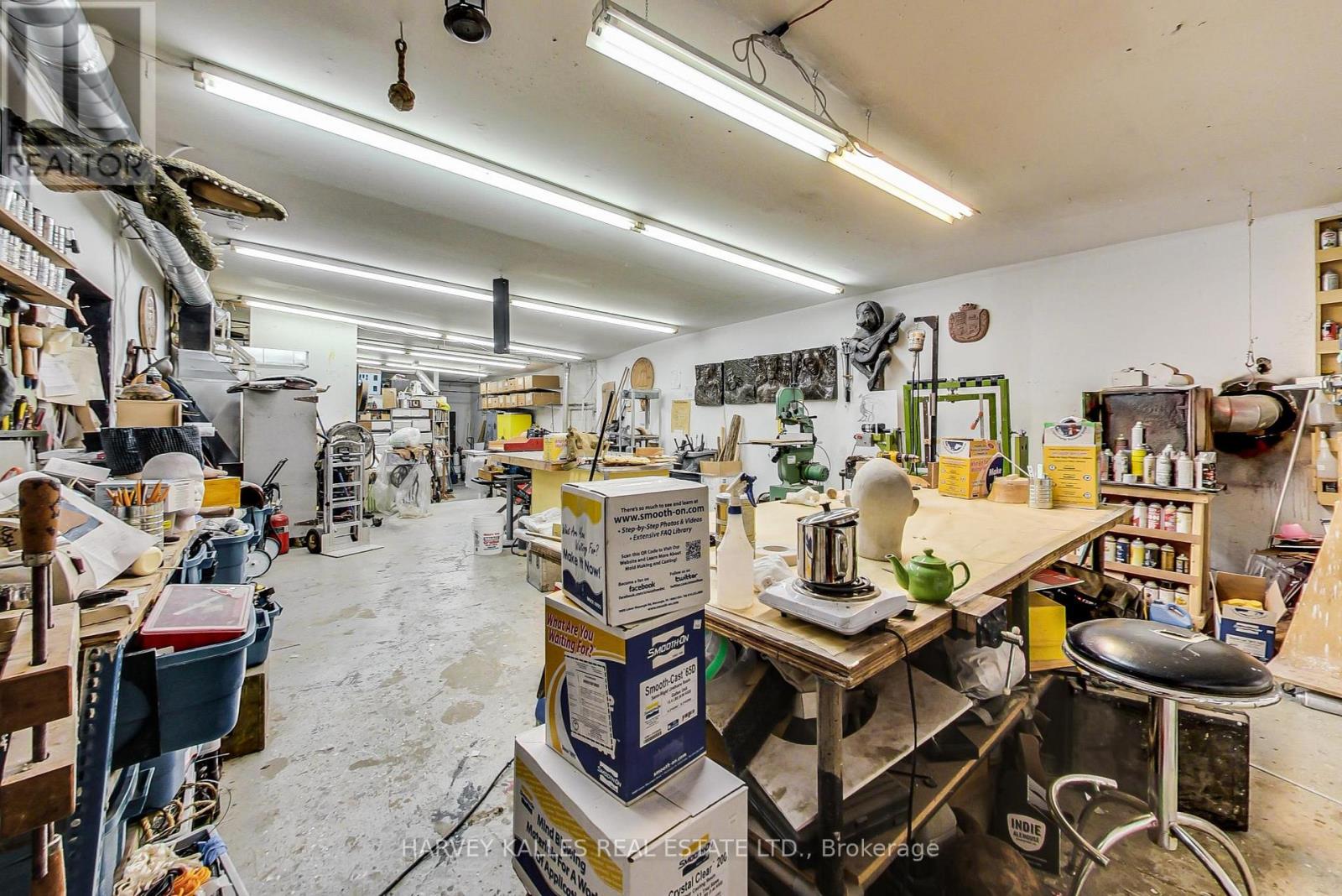 Photo 2 of 408 Pacific Avenue, Toronto ON