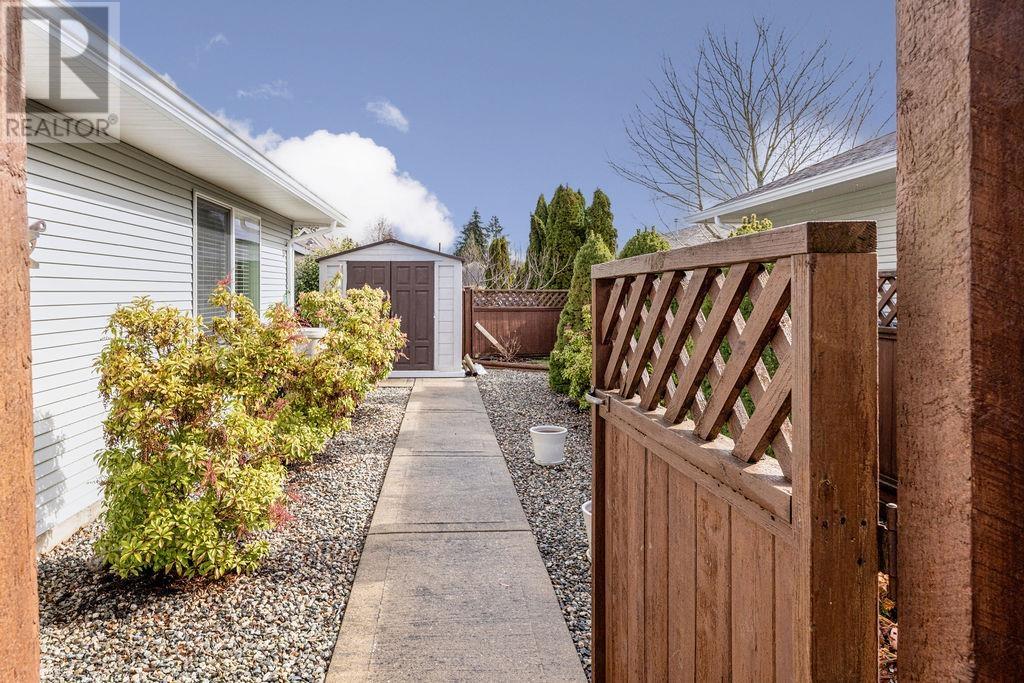 5716 LOUISE WAY, Sechelt