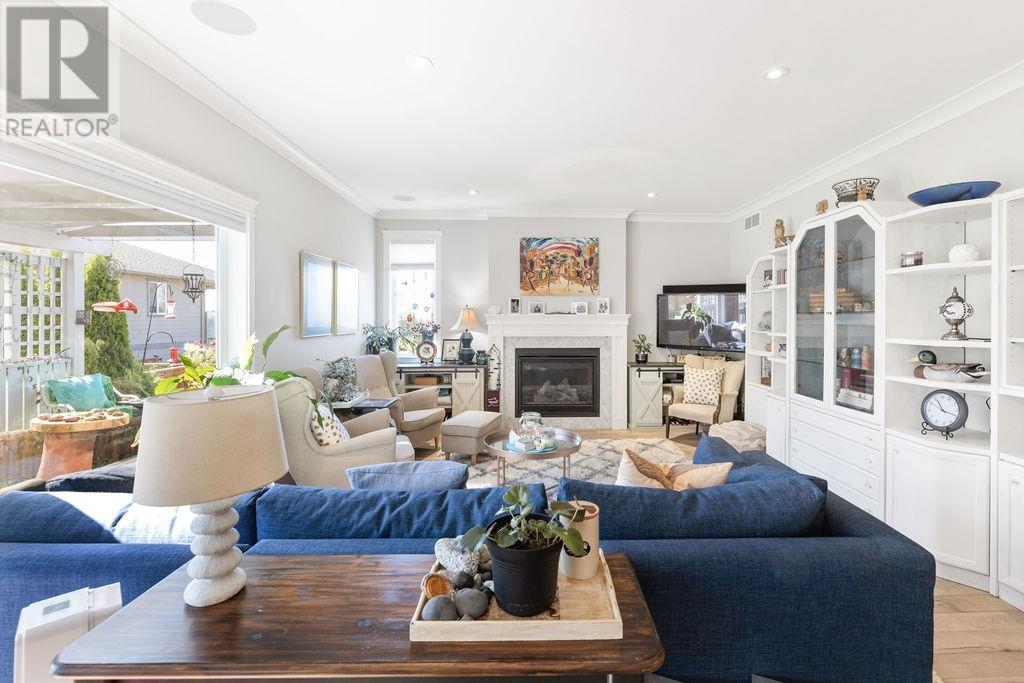 5458 MCCOURT ROAD, Sechelt