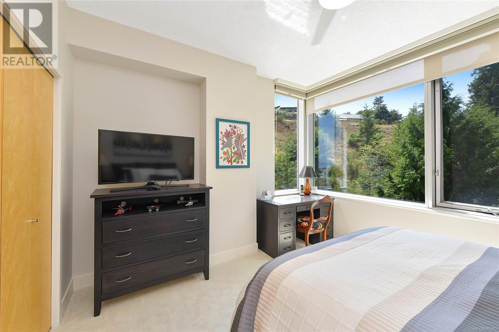503 738 Sayward Hill Terrace, Saanich