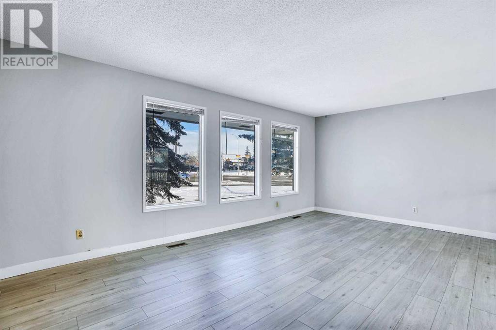 Single Family House Bi-level for Sale in  Rundleview Road NE Rundle Calgary 