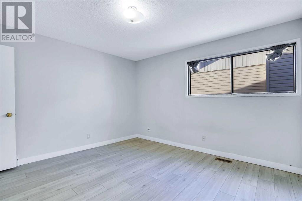 Single Family House Bi-level for Sale in  Rundleview Road NE Rundle Calgary 