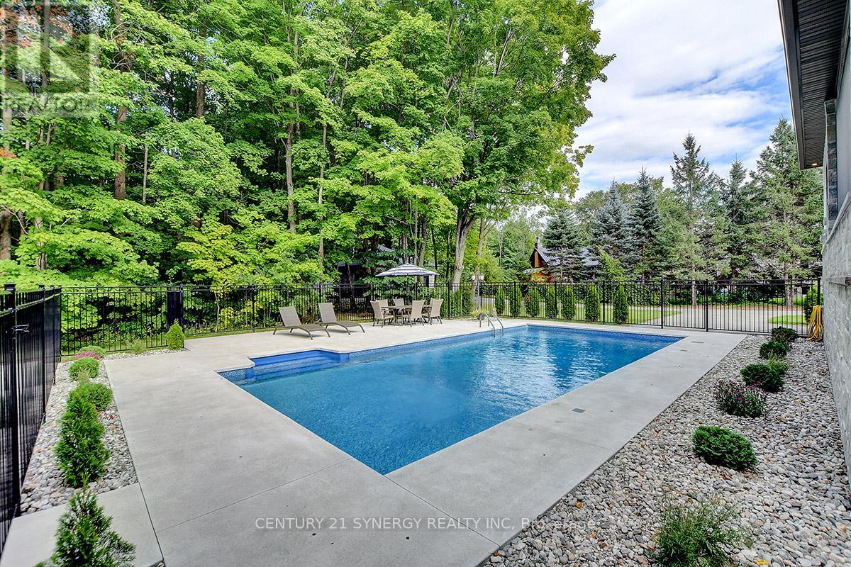 Photo 13 of 1443 Duchess Crescent, Ottawa ON
