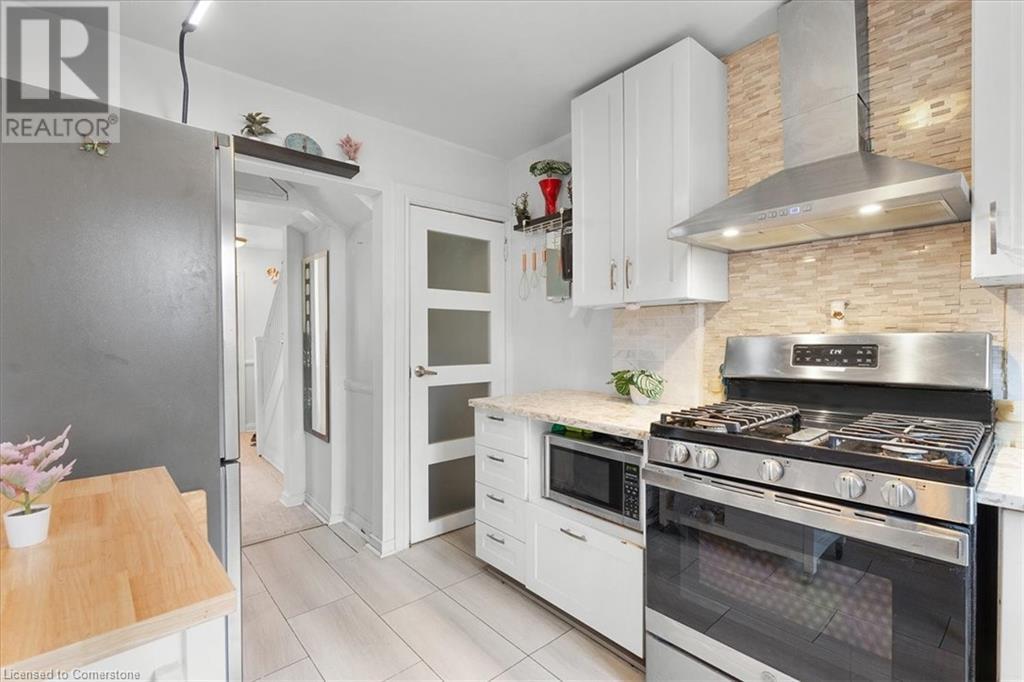 Photo 5 of 719 Kingston Road, Toronto ON