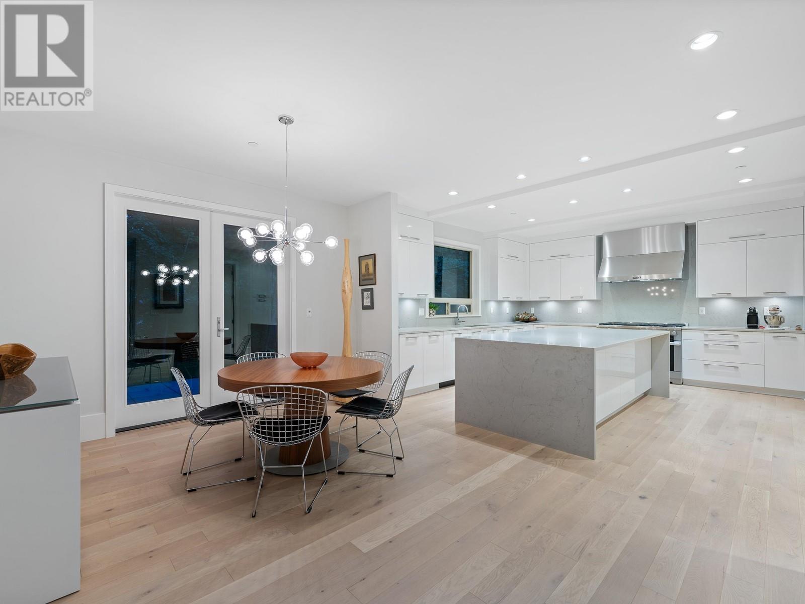 4062 VIRGINIA CRESCENT, North Vancouver