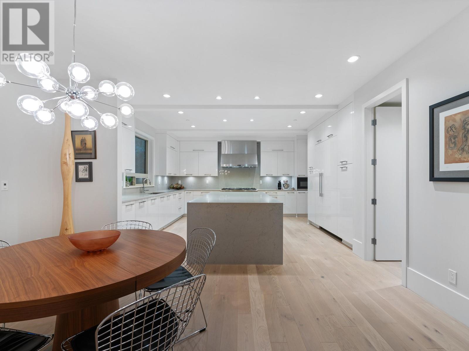 4062 VIRGINIA CRESCENT, North Vancouver
