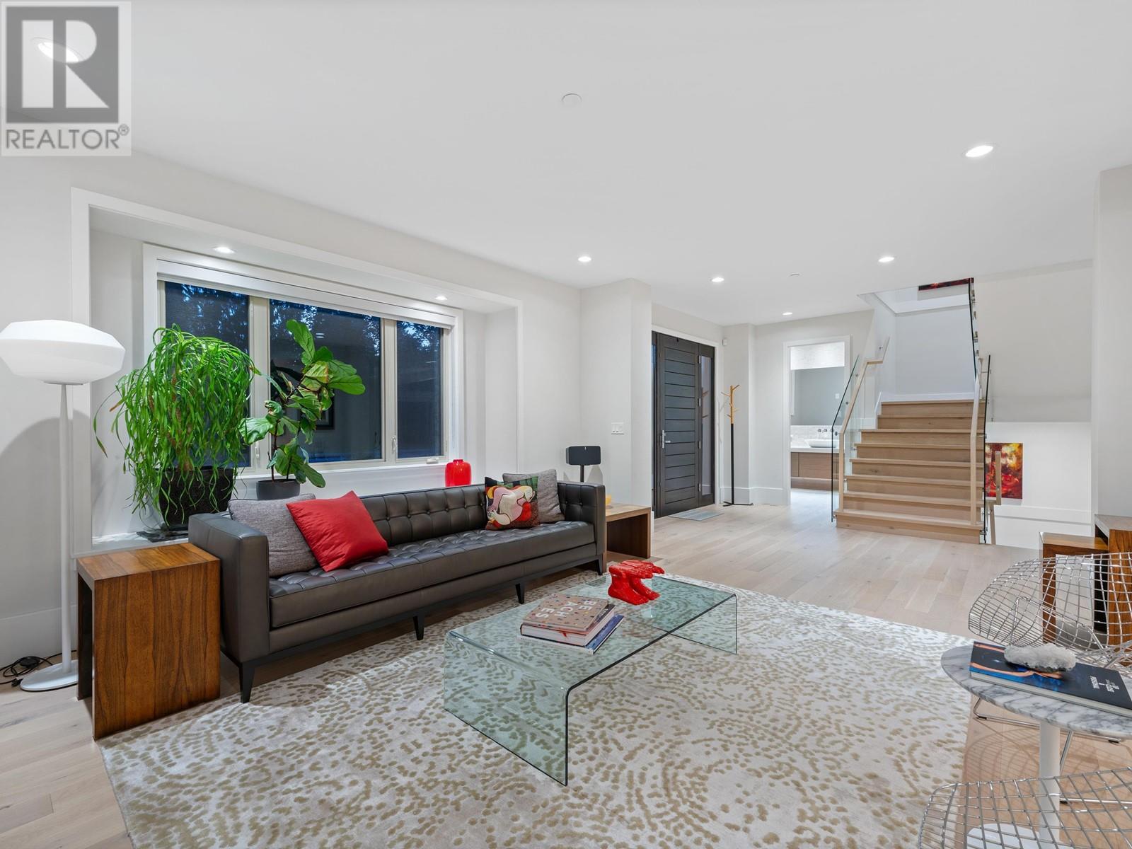 4062 VIRGINIA CRESCENT, North Vancouver
