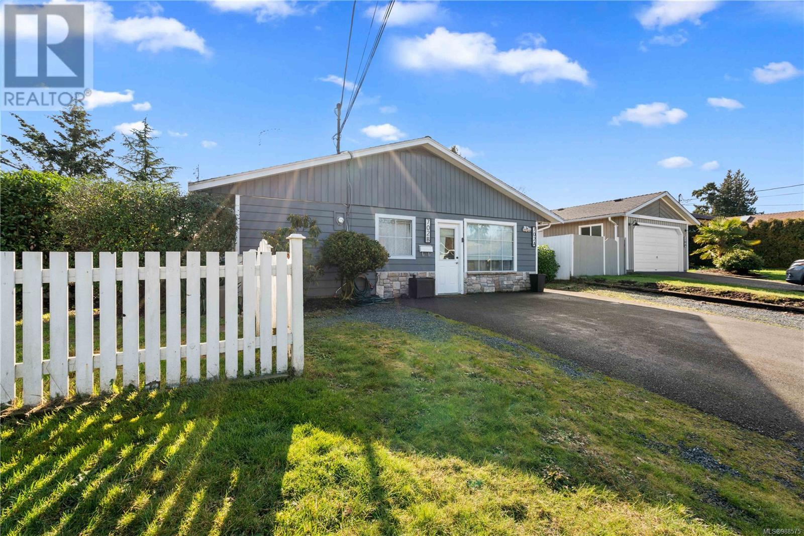 702 Camas Way, Parksville