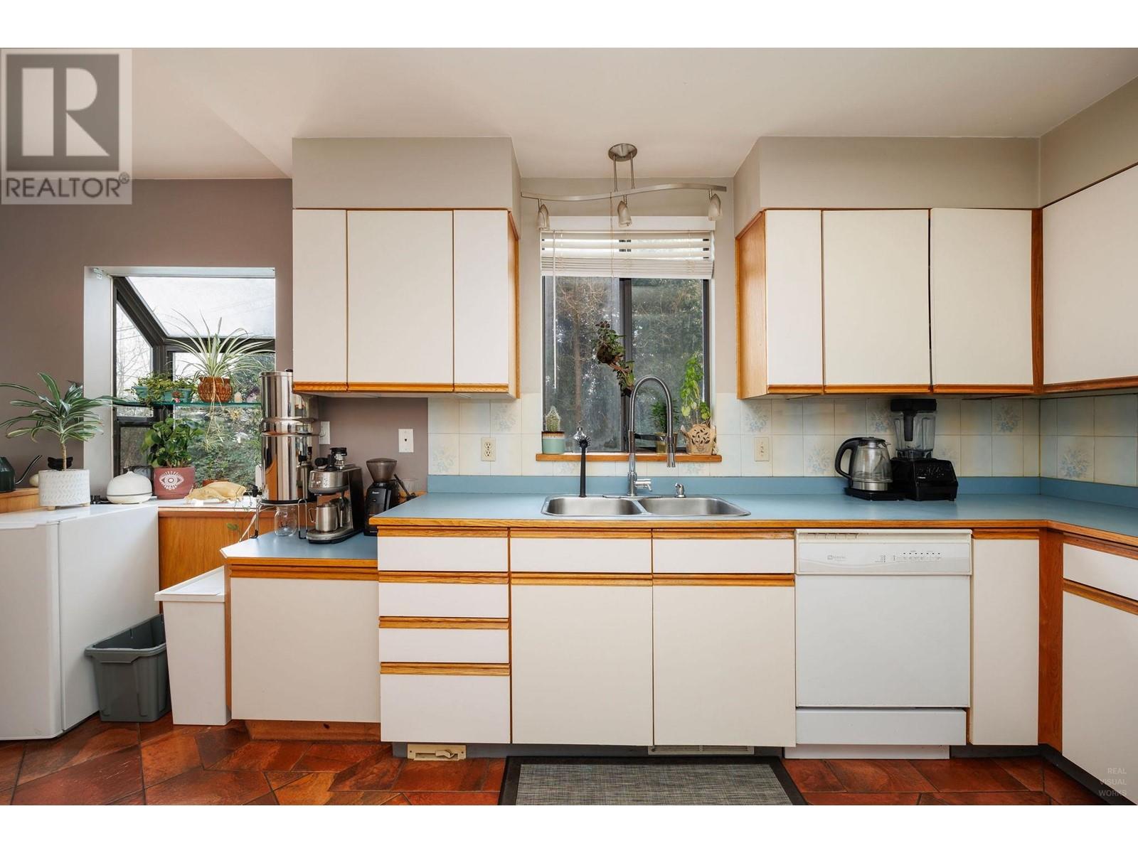 1736 LANGAN AVENUE, Port Coquitlam real estate listing R2972291