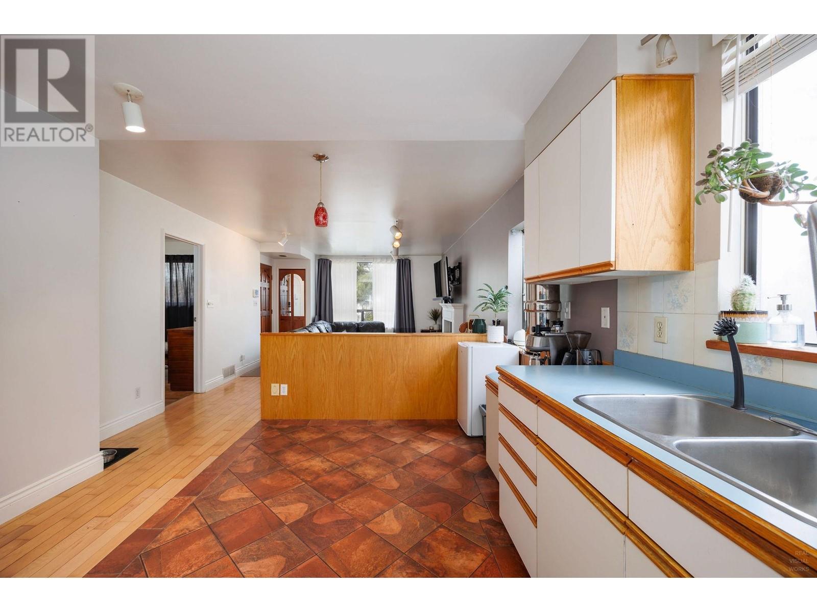 1736 LANGAN AVENUE, Port Coquitlam real estate listing R2972291