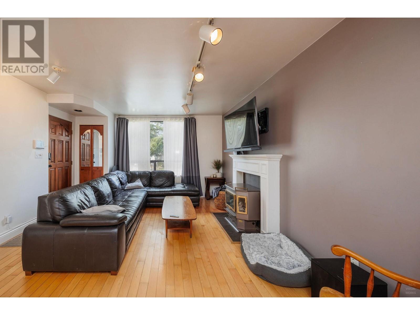 1736 LANGAN AVENUE, Port Coquitlam real estate listing R2972291