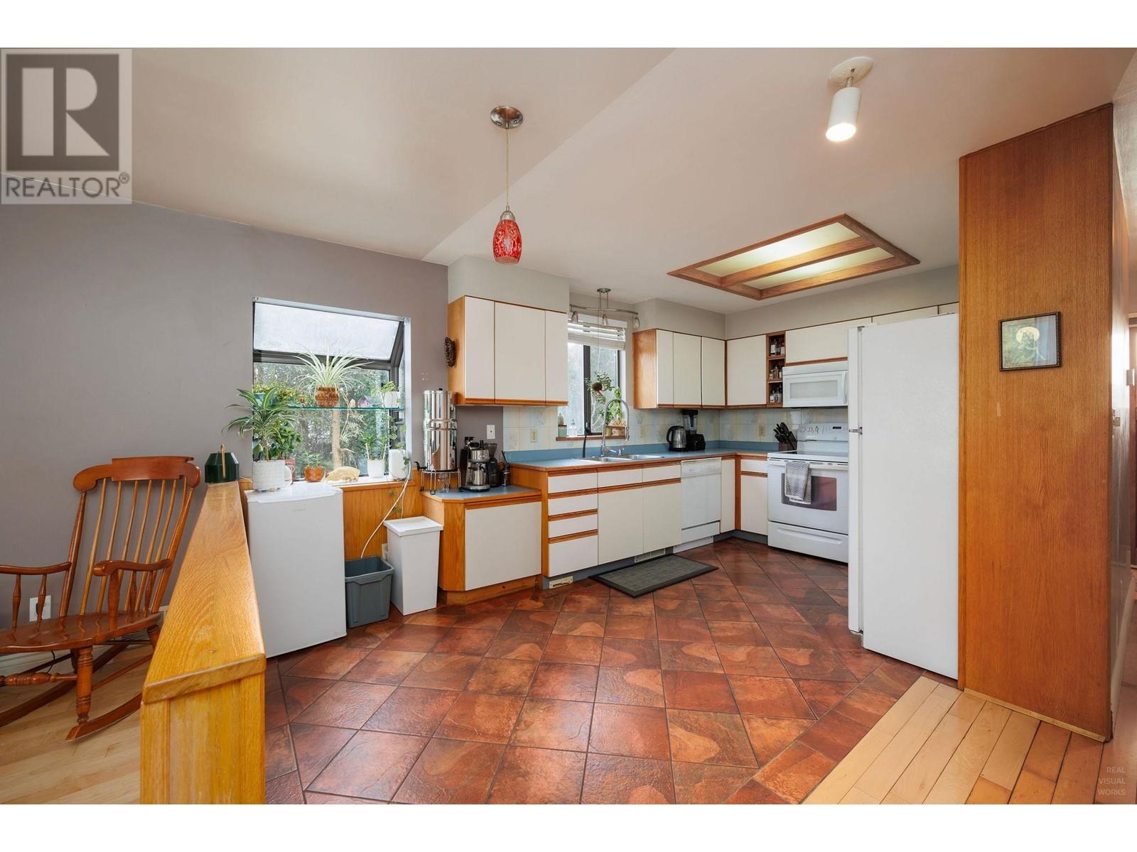 1736 LANGAN AVENUE, Port Coquitlam real estate listing R2972291
