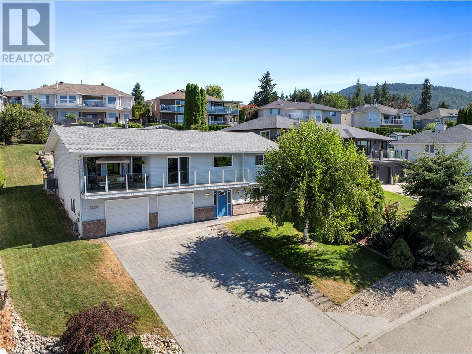  2250 3 Avenue Southeast, Salmon Arm