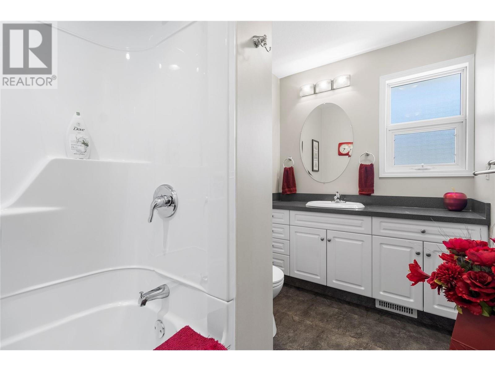  2250 3 Avenue Southeast, Salmon Arm