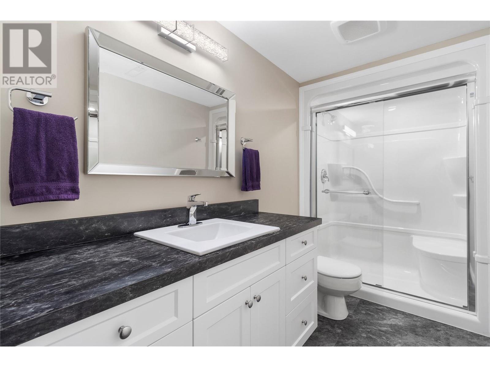  2250 3 Avenue Southeast, Salmon Arm