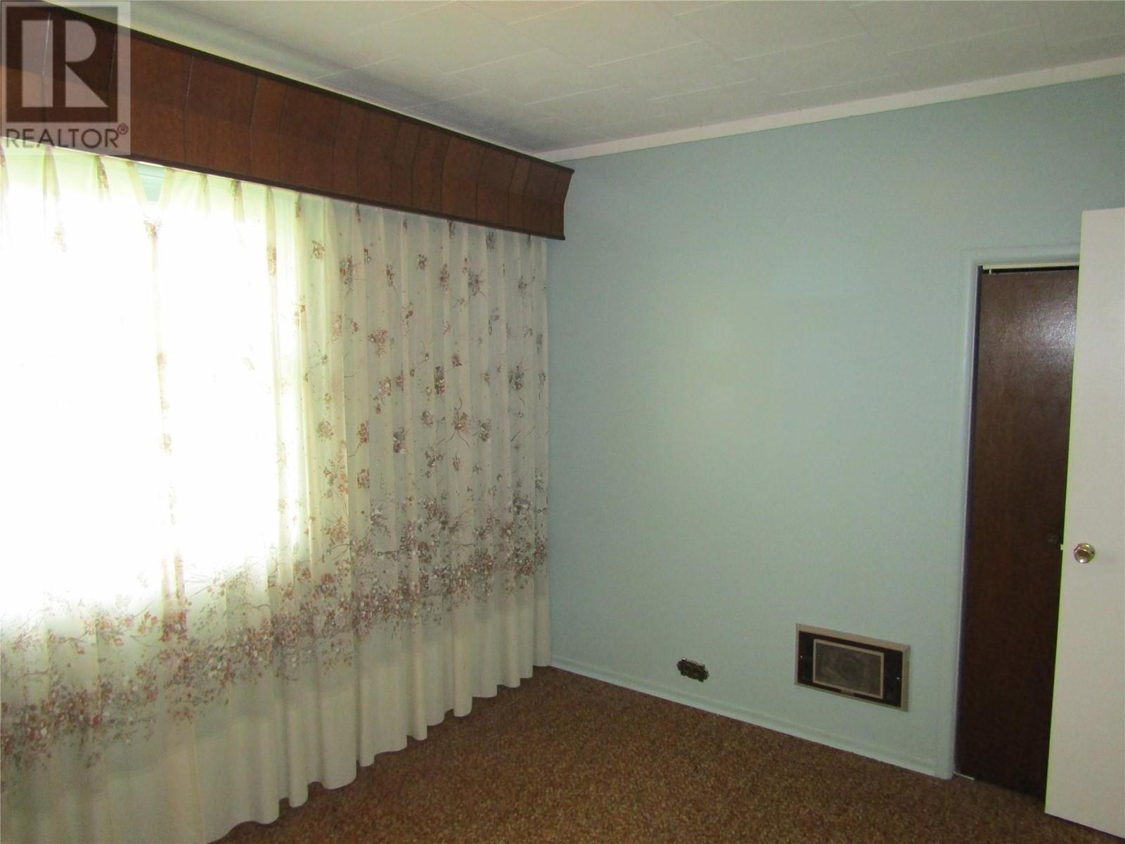 5300 HILLVIEW Road, Grand Forks