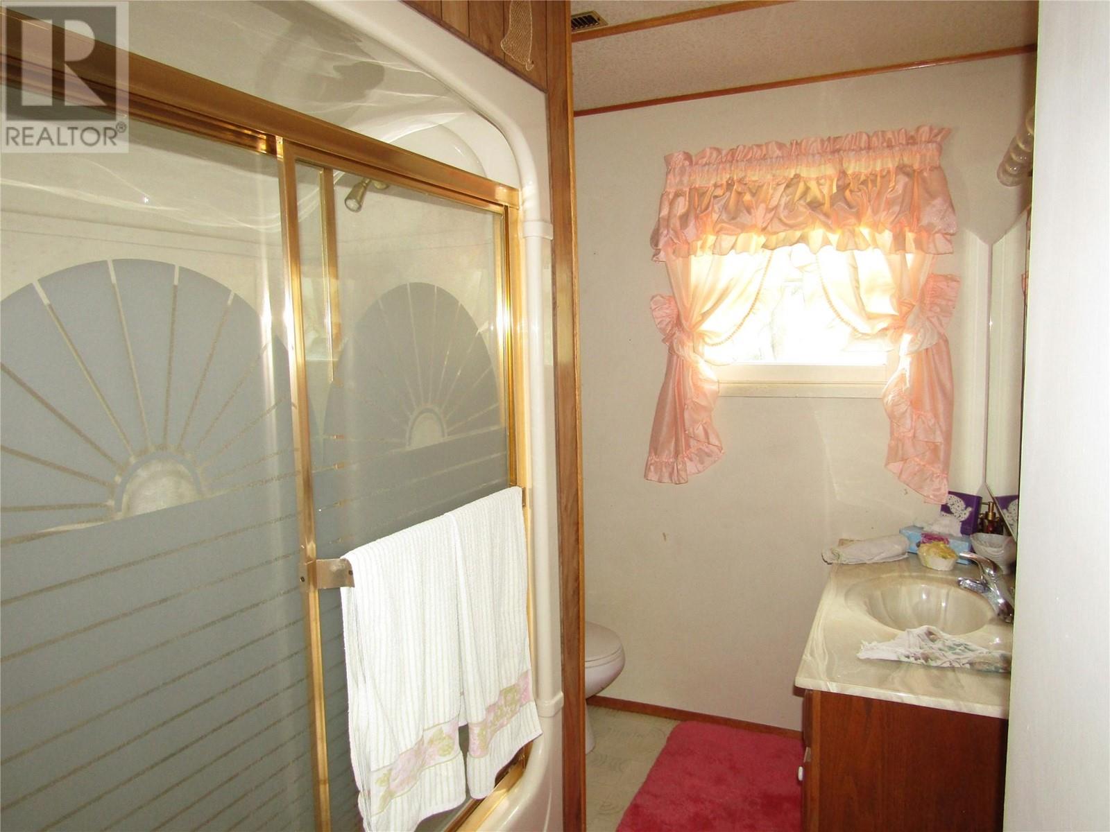 5300 HILLVIEW Road, Grand Forks