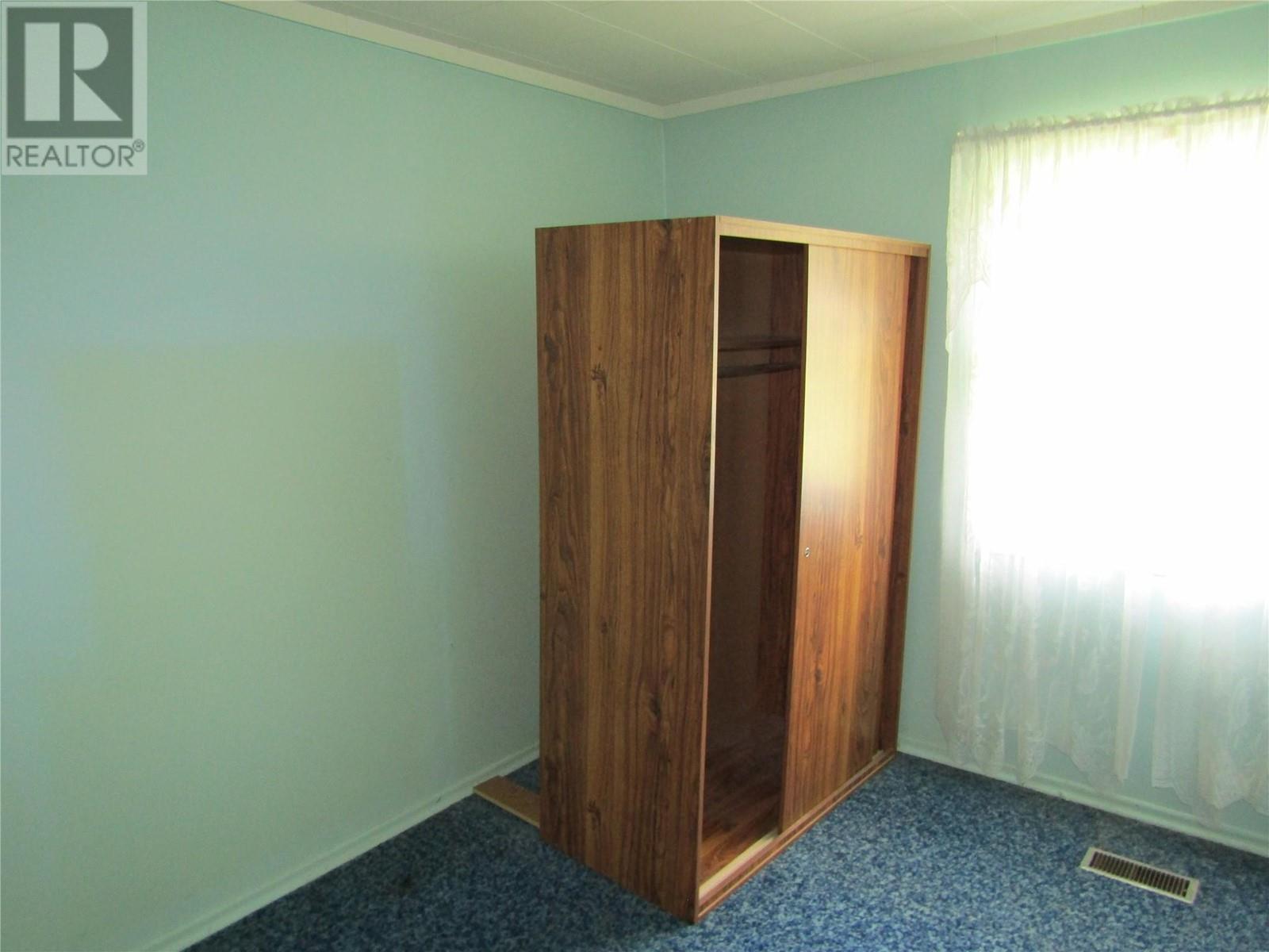 5300 HILLVIEW Road, Grand Forks