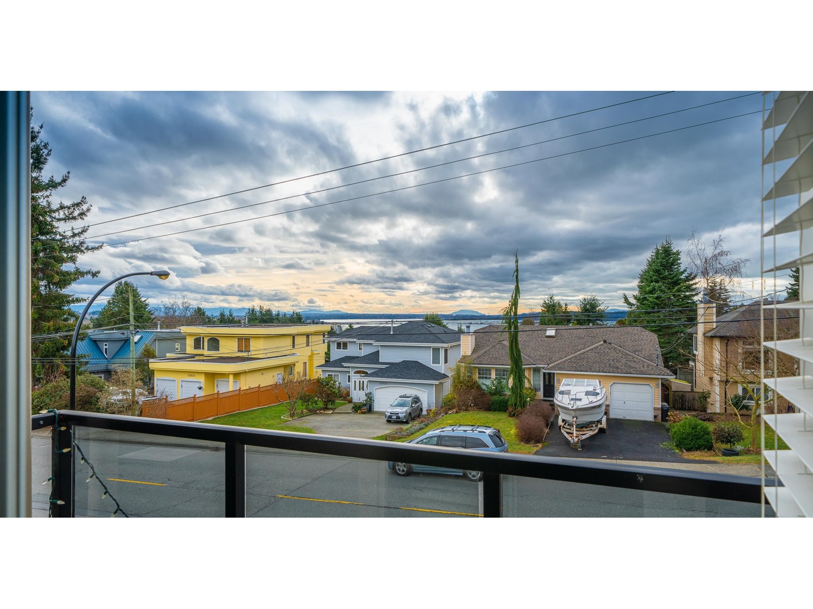 15807 BUENA VISTA AVENUE, White Rock real estate listing R2972531