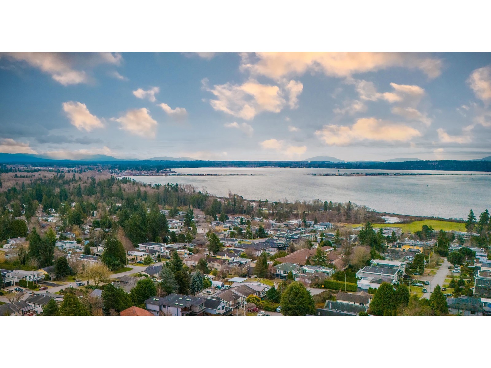15807 BUENA VISTA AVENUE, White Rock real estate listing R2972531