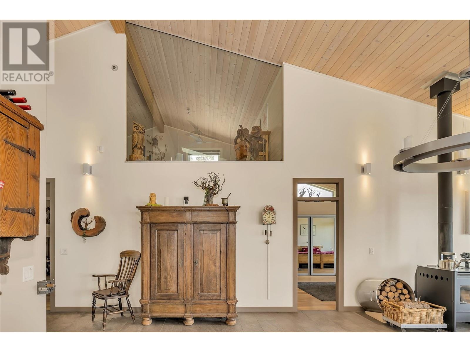  6376 Topham Place, Peachland
