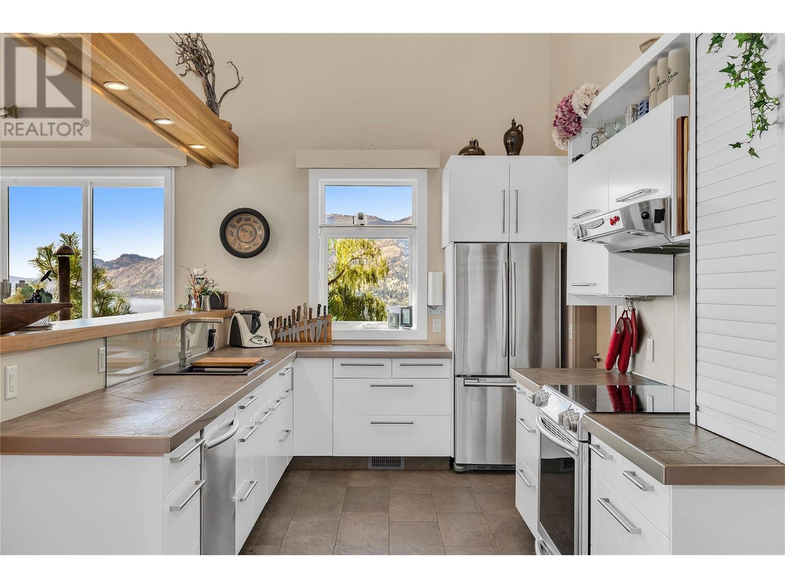  6376 Topham Place, Peachland