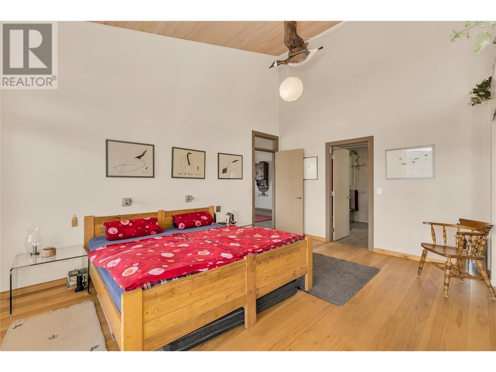  6376 Topham Place, Peachland