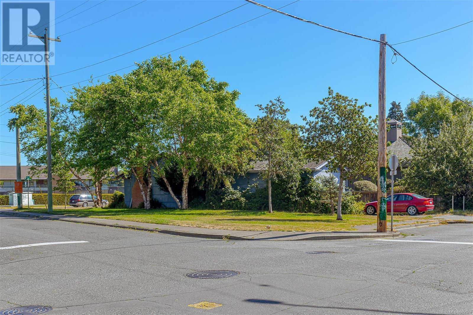 Photo 6 of 2409 Currie Rd, Oak Bay BC