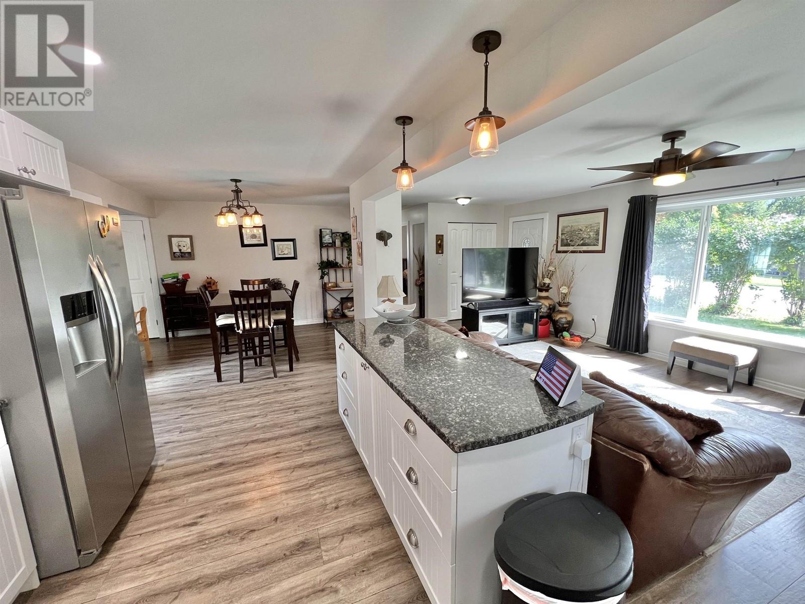 913 JOHNSTON AVENUE, Quesnel