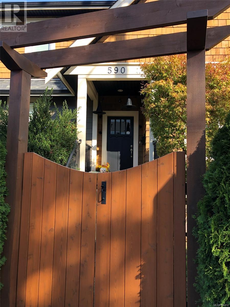 590 SIMCOE ST - Image 15