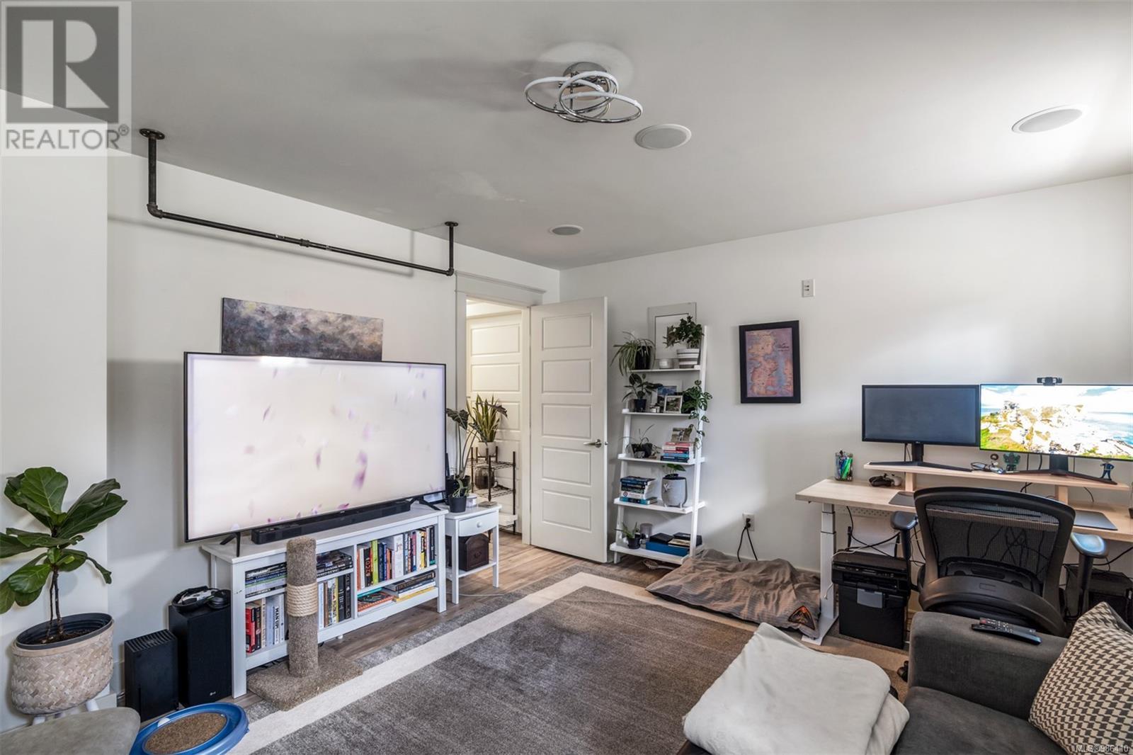 590 SIMCOE ST - Image 25