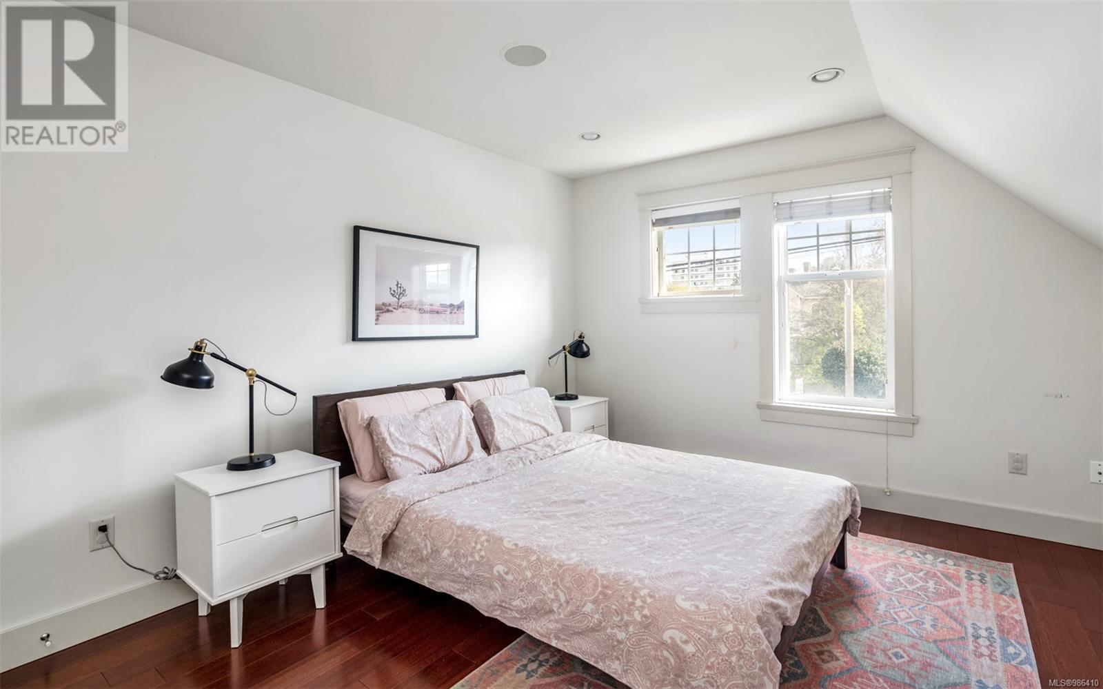 590 SIMCOE ST - Image 8