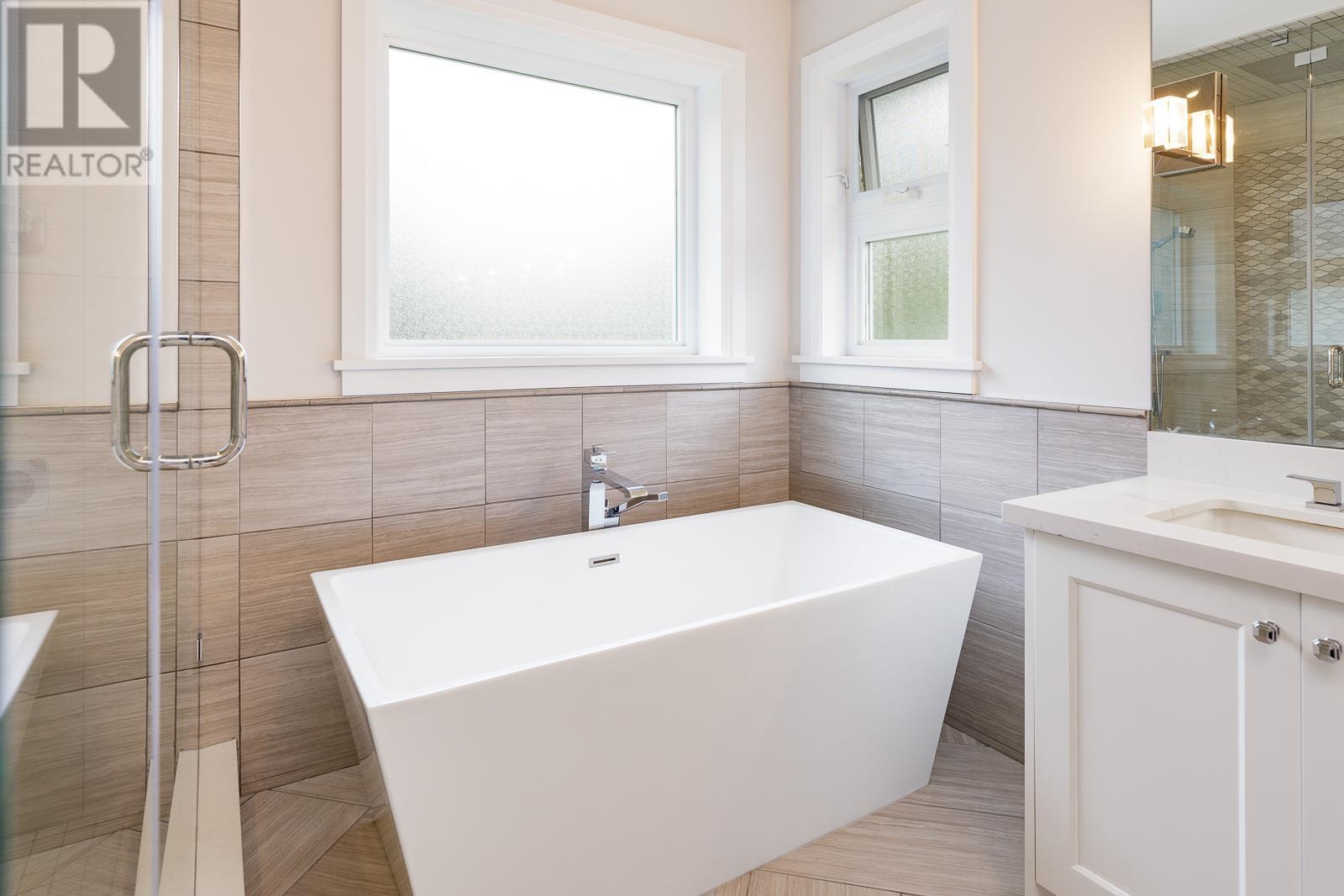 1393 GREENBRIAR WAY, North Vancouver real estate listing R2972706