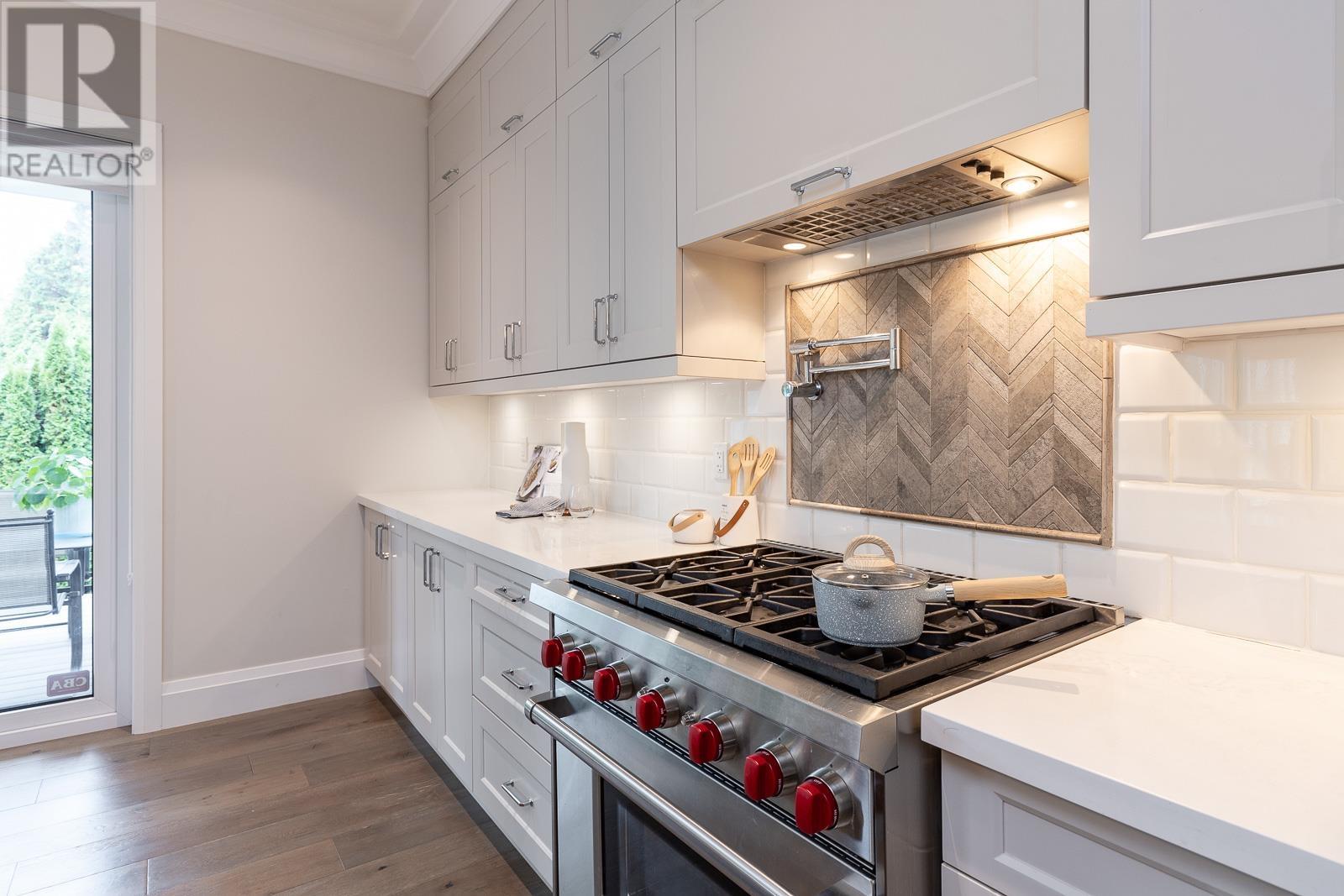 1393 GREENBRIAR WAY, North Vancouver real estate listing R2972706