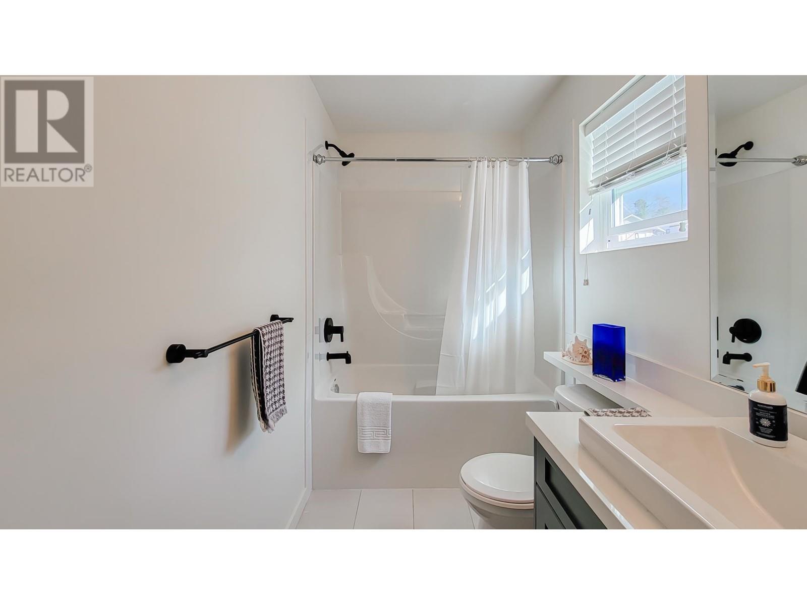 Photo 12 of 24670 106 Avenue, Maple Ridge BC